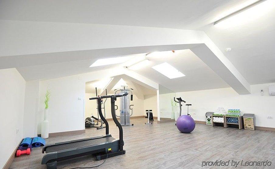 Отель Ibis Styles Скопье Экстерьер фото