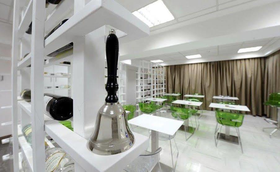 Отель Ibis Styles Скопье Экстерьер фото